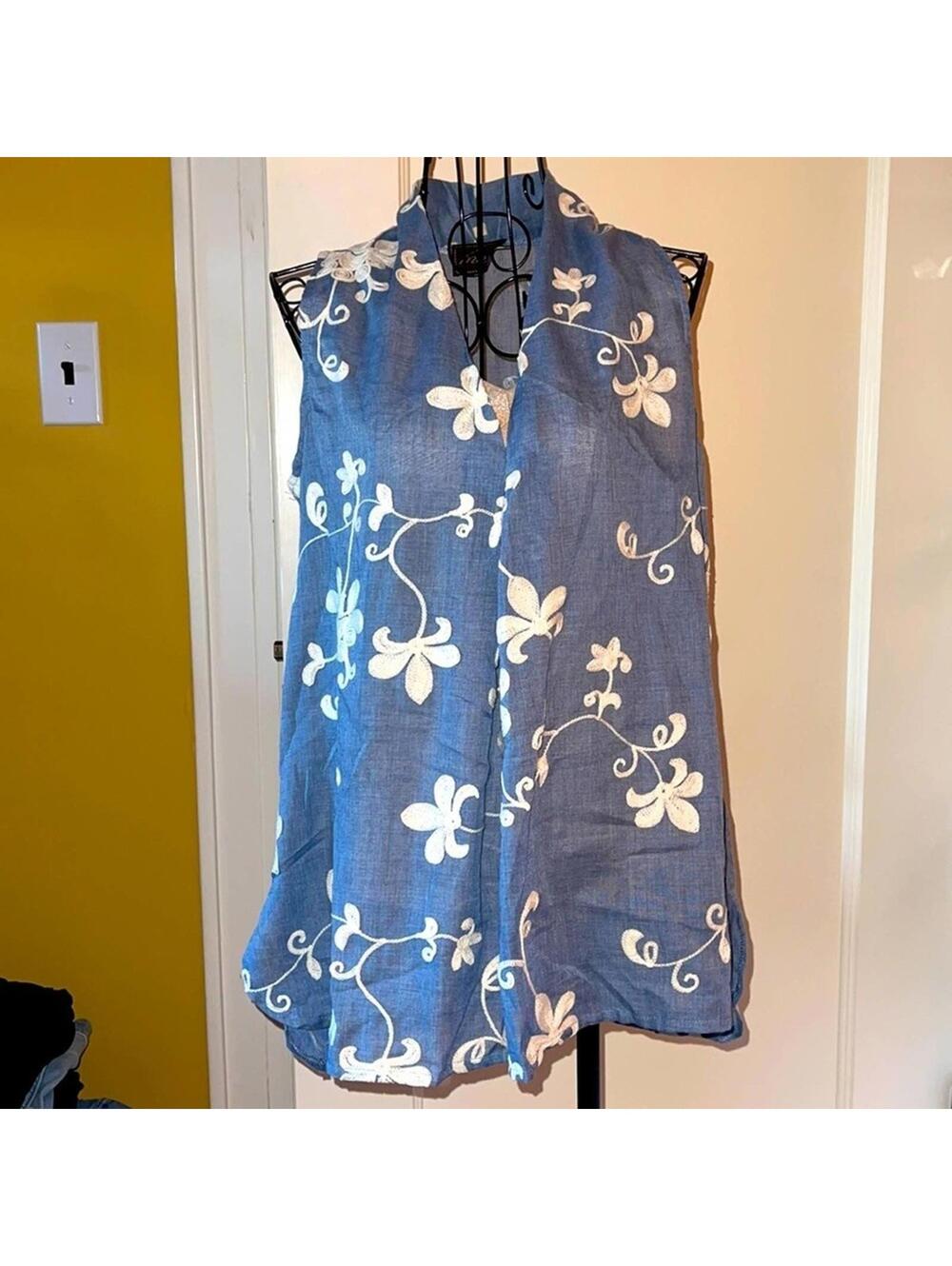 Mari blouse w embroidered detail  NWOT S